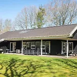 8 Person In Feriehus Oksbøl