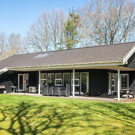 8 Person In Feriehus Oksbøl