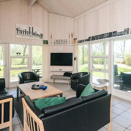 8 Person In Vakantiehuis Oksbøl